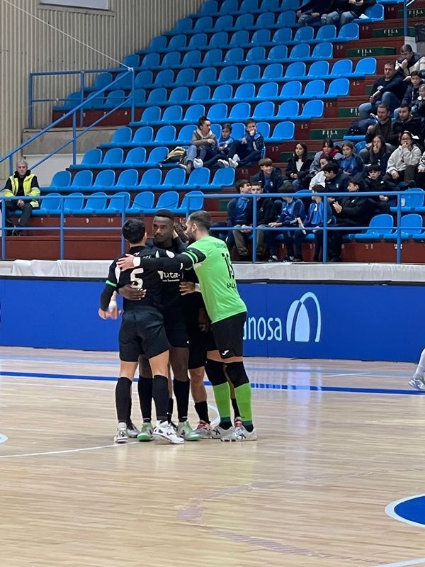 La UA Ceutí sufre una cruel derrota en los últimos instantes (7-6)